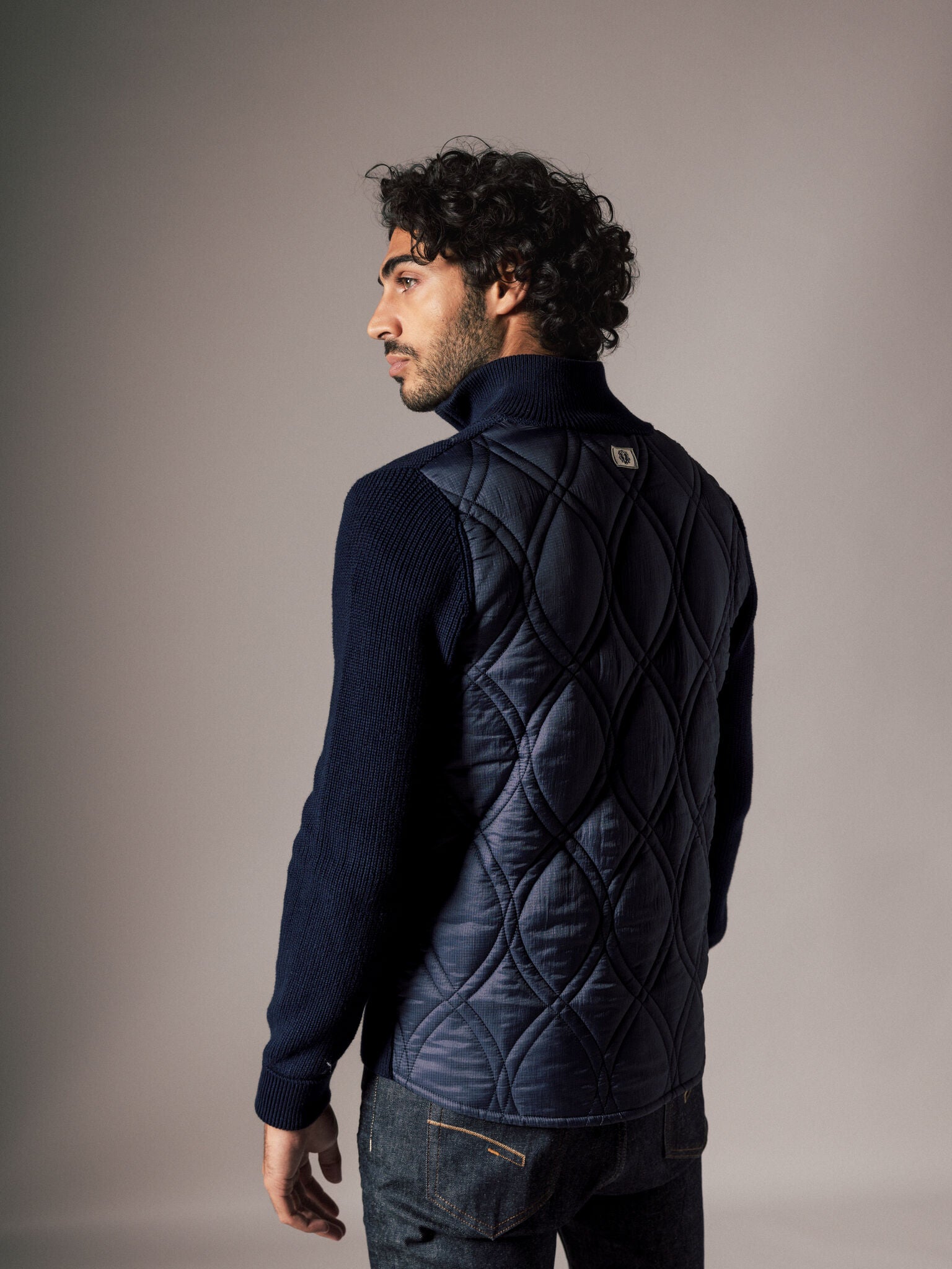 Modelshot / Navy / Detail